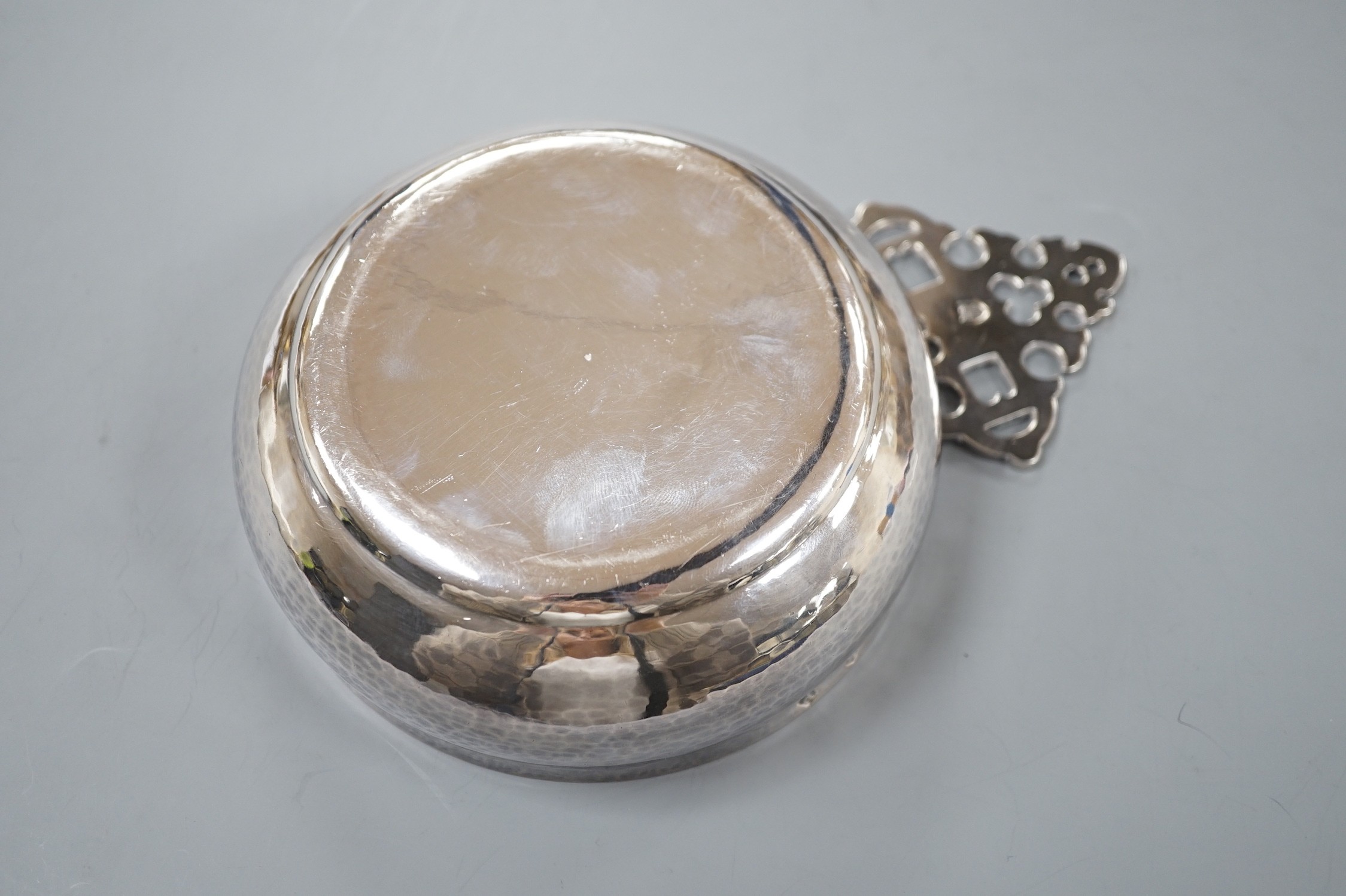 A modern Brittania standard silver bleeding bowl, by Tessiers Ltd, with pierced handle, diameter including handle 19.5cm, 10.5oz.